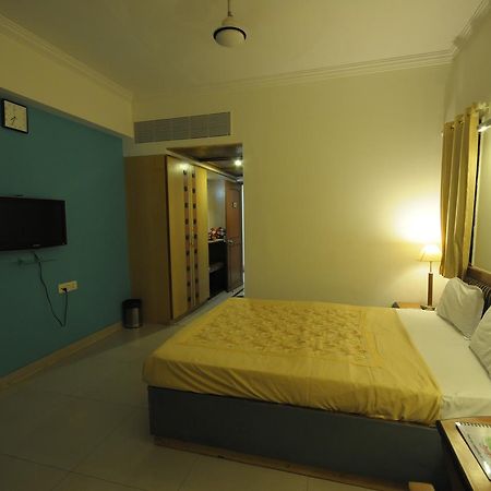 Hotel Grape City Насик Экстерьер фото