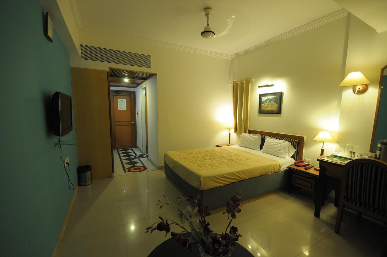 Hotel Grape City Насик Экстерьер фото