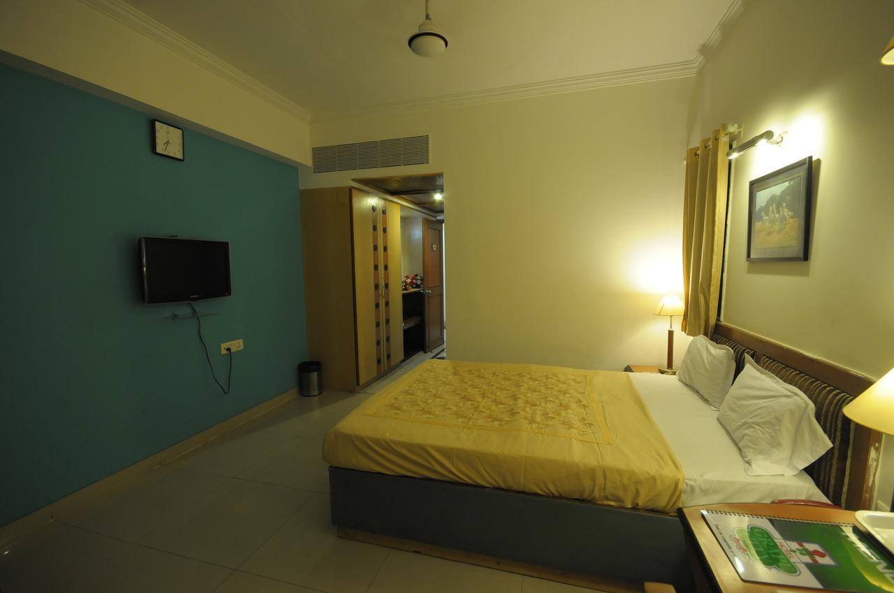 Hotel Grape City Насик Экстерьер фото