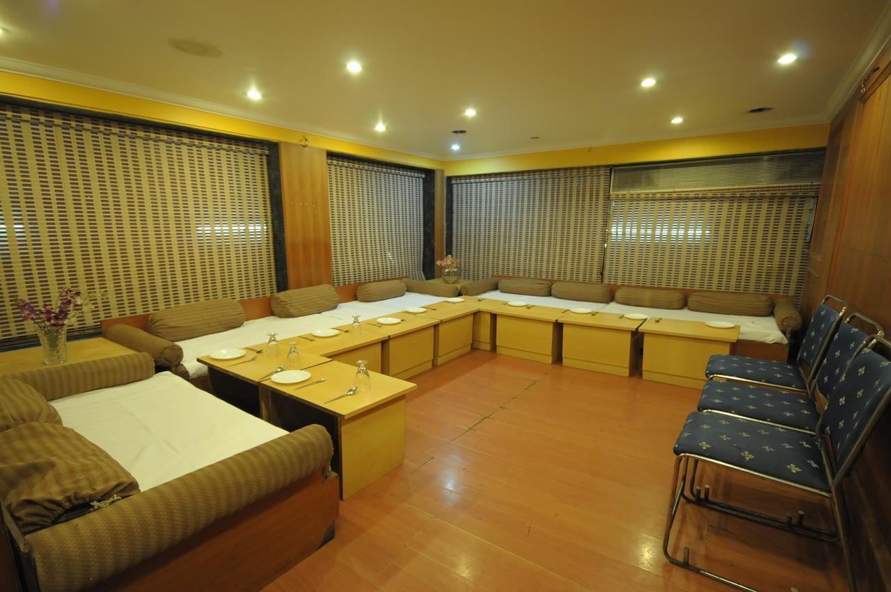 Hotel Grape City Насик Экстерьер фото