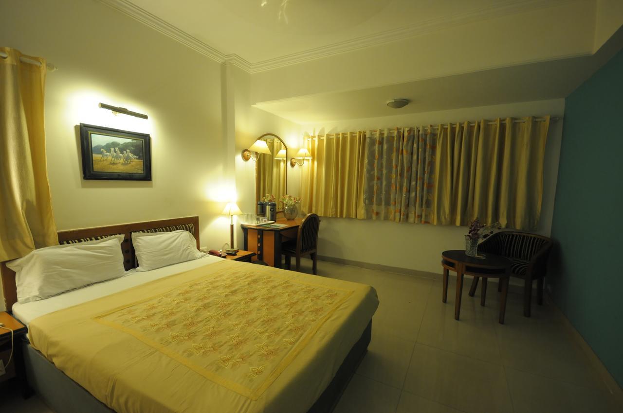 Hotel Grape City Насик Экстерьер фото