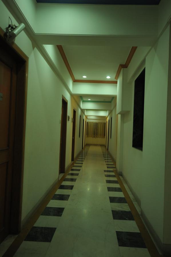 Hotel Grape City Насик Экстерьер фото