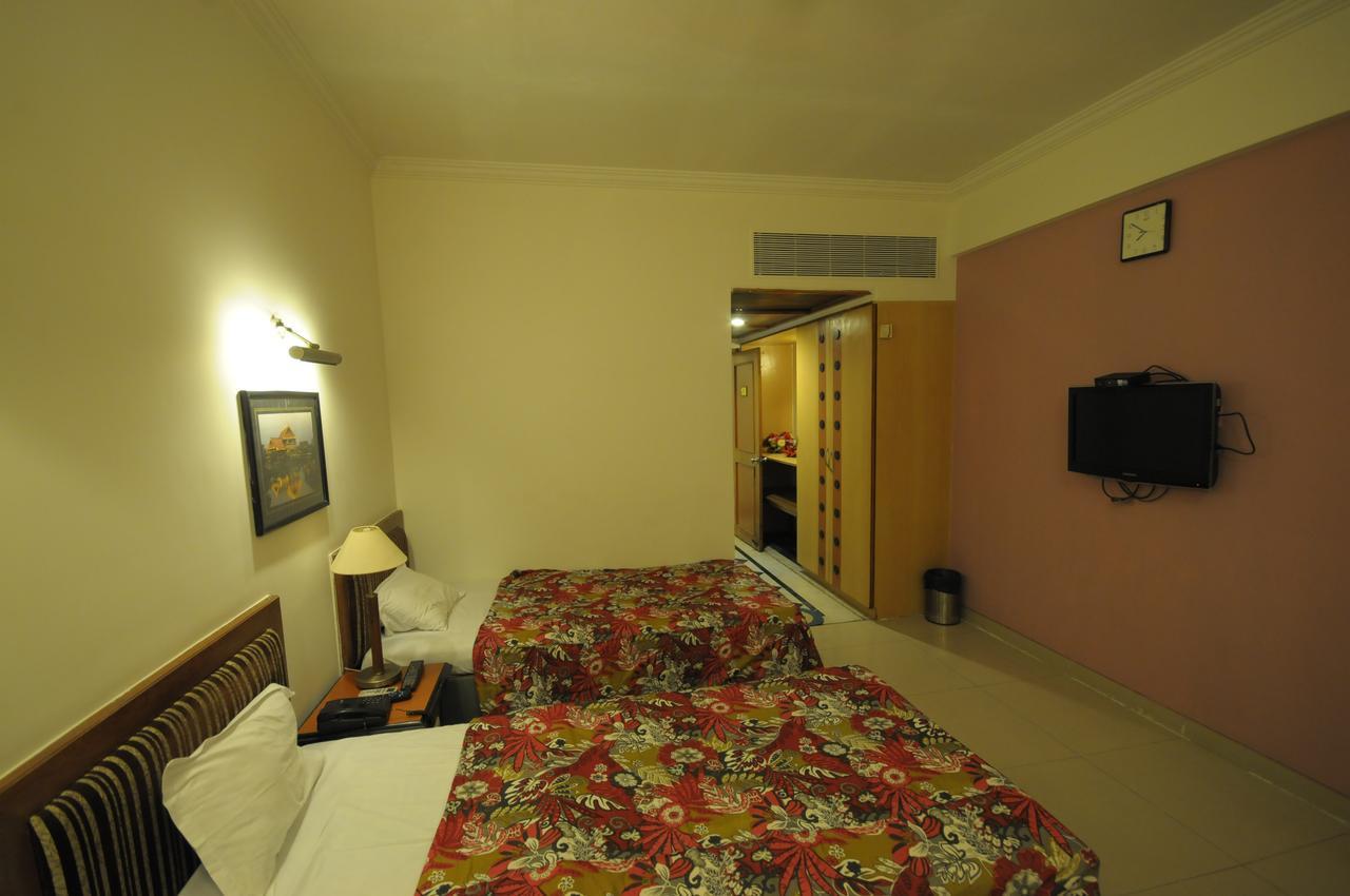 Hotel Grape City Насик Экстерьер фото
