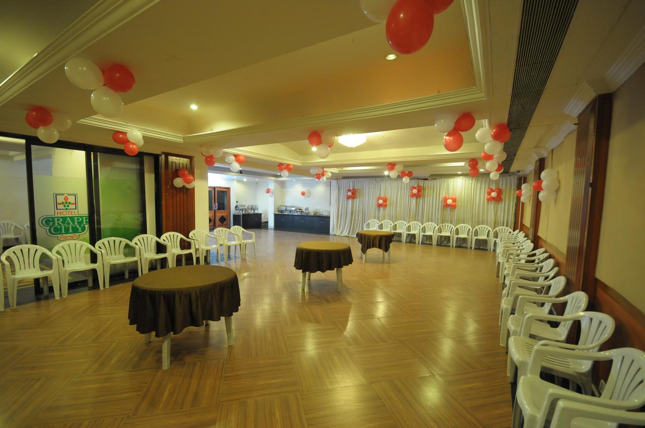 Hotel Grape City Насик Экстерьер фото