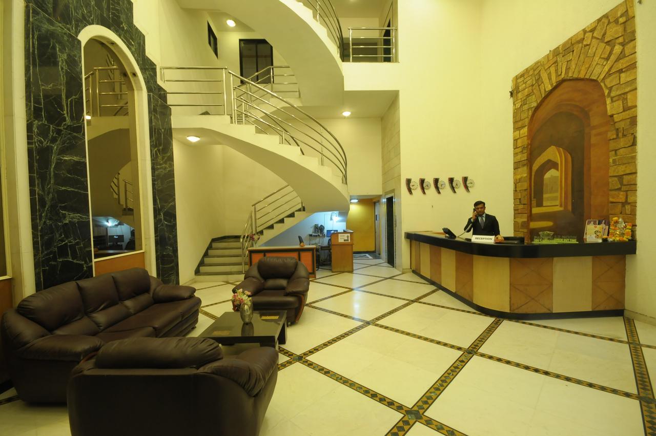 Hotel Grape City Насик Экстерьер фото