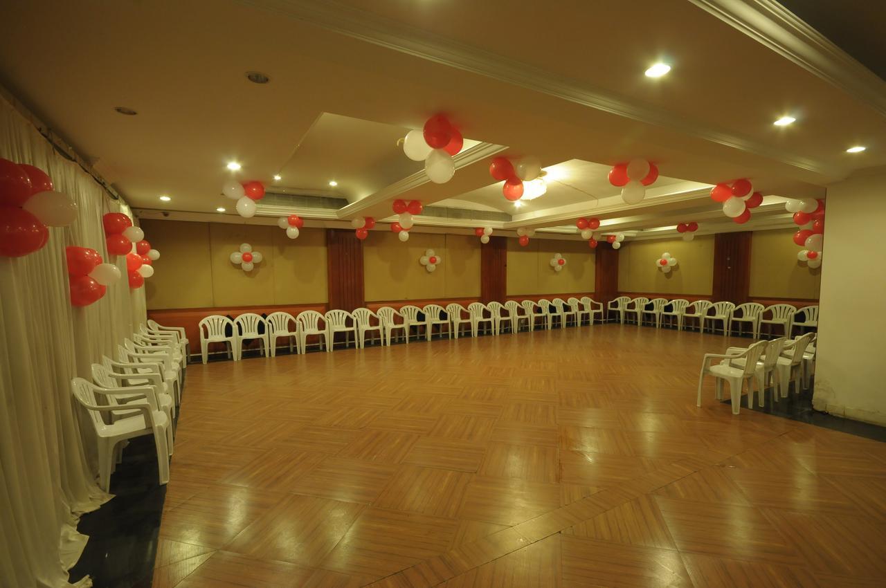Hotel Grape City Насик Экстерьер фото